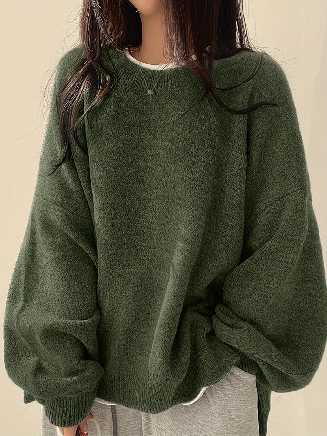 Women's loose crew neck jumper with long sleeves, ribbed trims and split hem