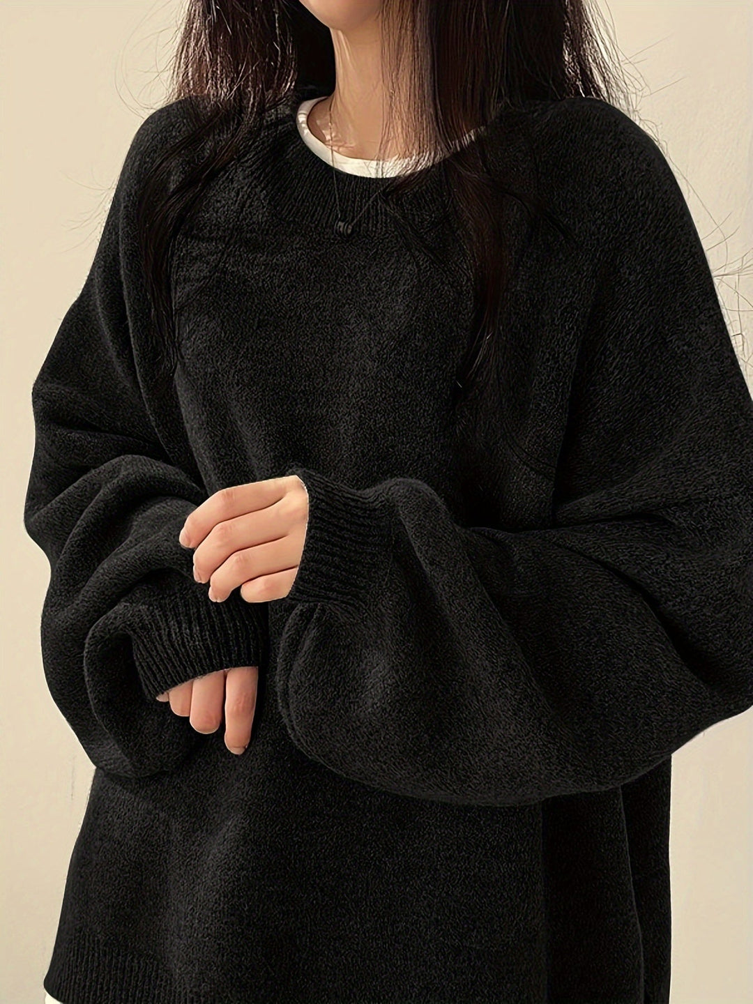 Women's loose crew neck jumper with long sleeves, ribbed trims and split hem