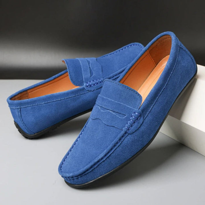 Men's penny loafers with moc toe, stitched edging and flat sole