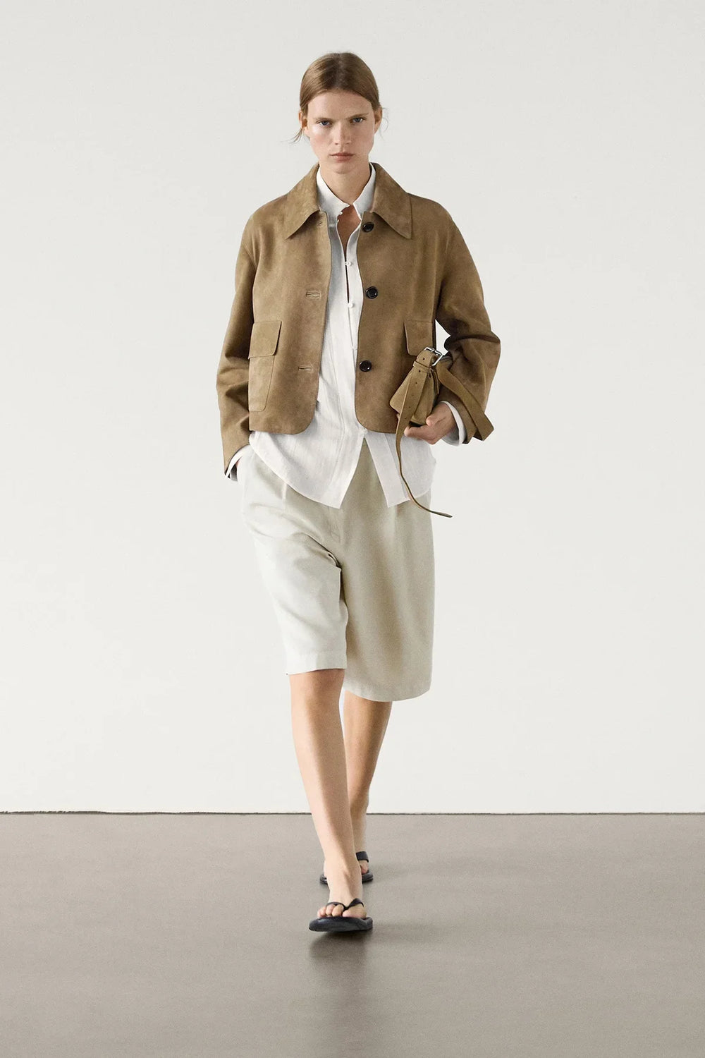Women's beige cropped jacket with pointed collar and front flap pockets