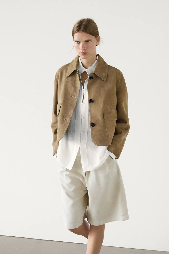 Women's beige cropped jacket with pointed collar and front flap pockets
