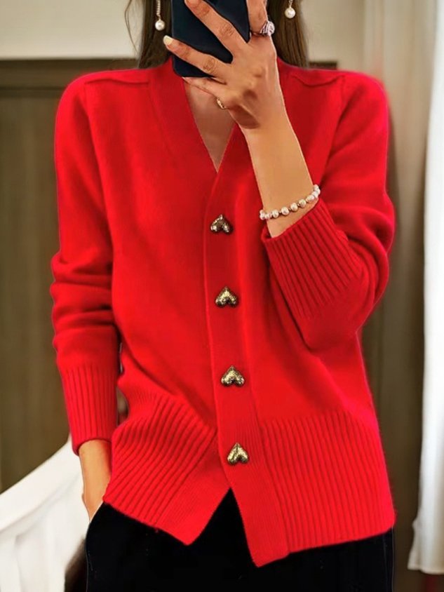 Women's V-neck cardigan with heart-shaped buttons and ribbed hem