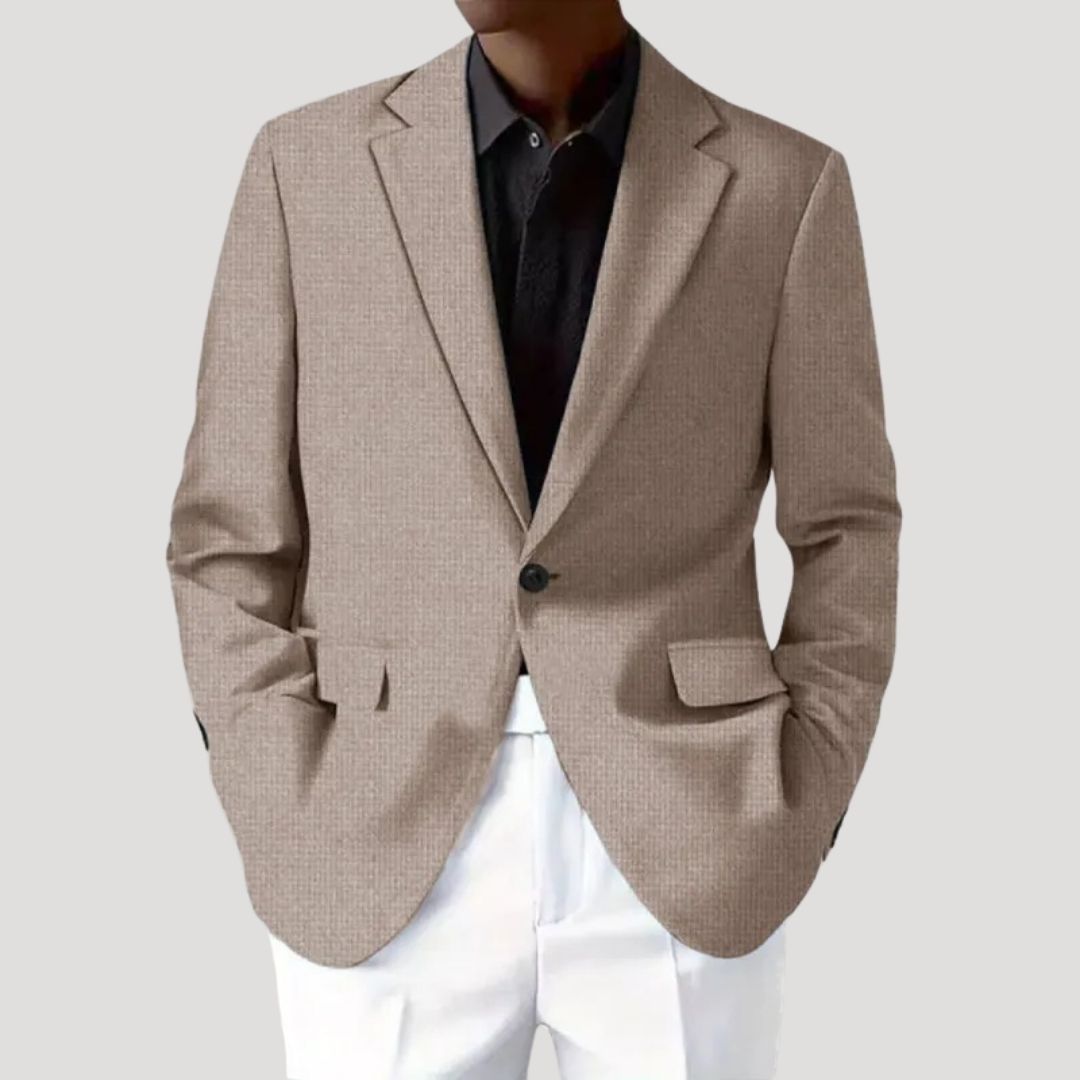 Men's structured casual blazer with notched lapels and flap pockets