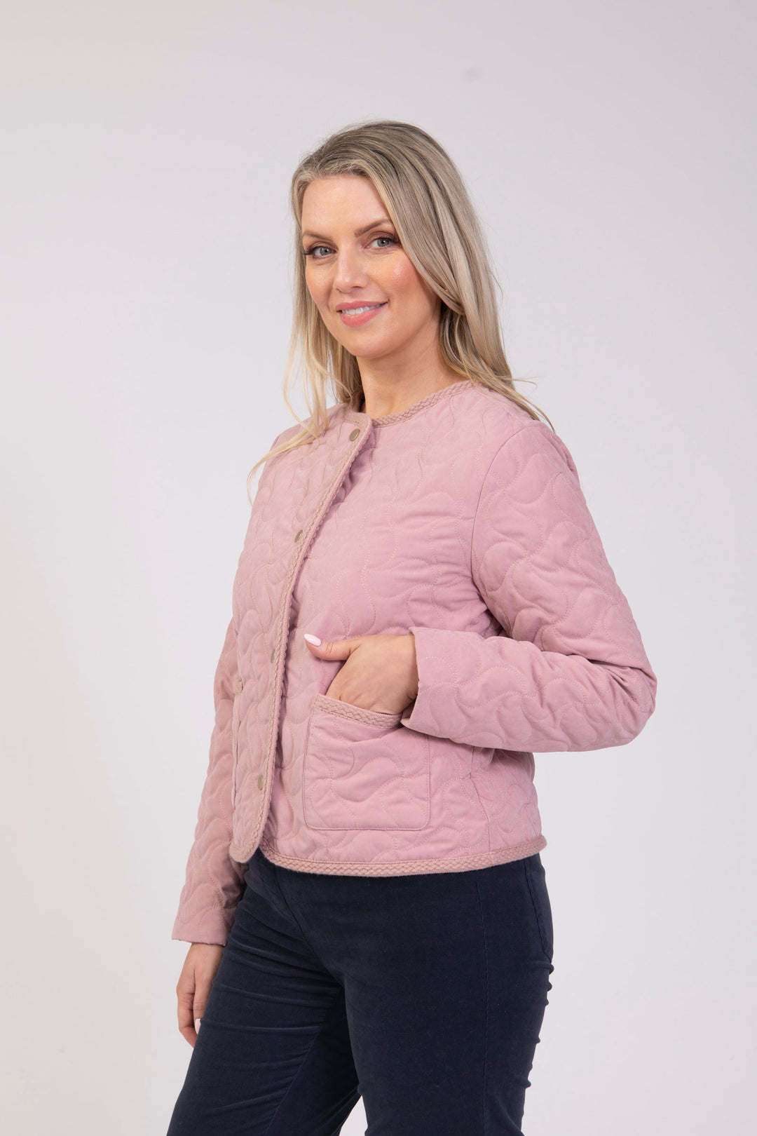 Women's pink quilted cropped jacket with round neck, buttons and front pockets