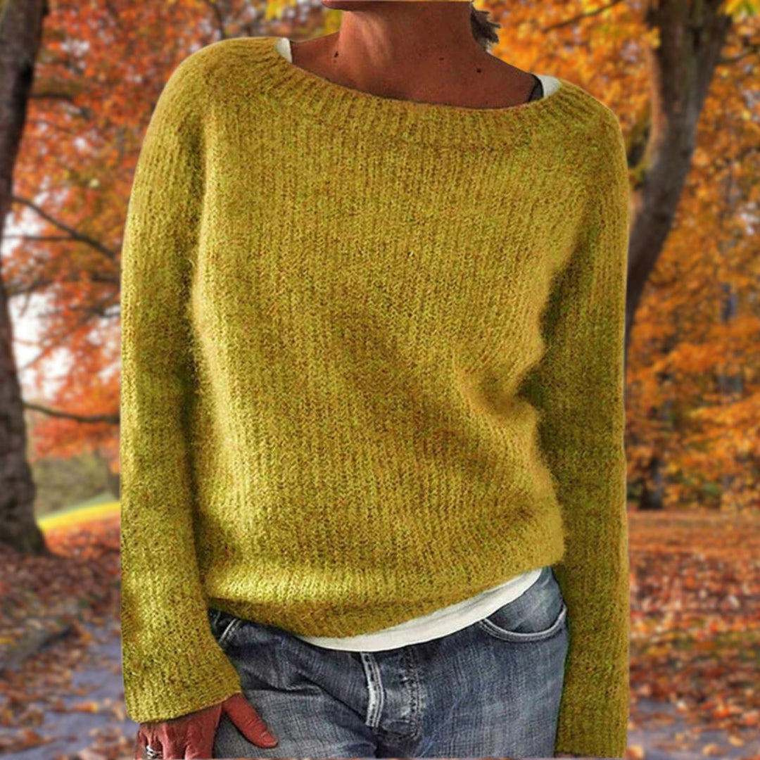 Women's relaxed plain knit sweater with round neckline and long sleeves