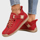 Orthopedic sneakers with white upper and beige sole, worn with jeans