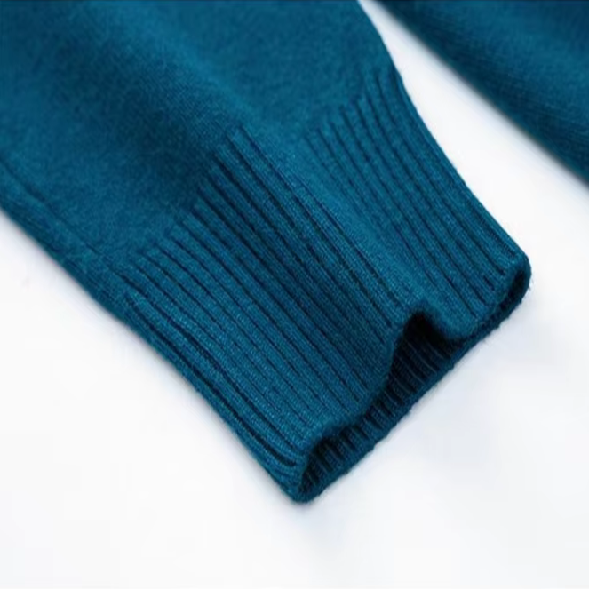 Ribbed turtleneck sweater with long sleeves and matching cuffs