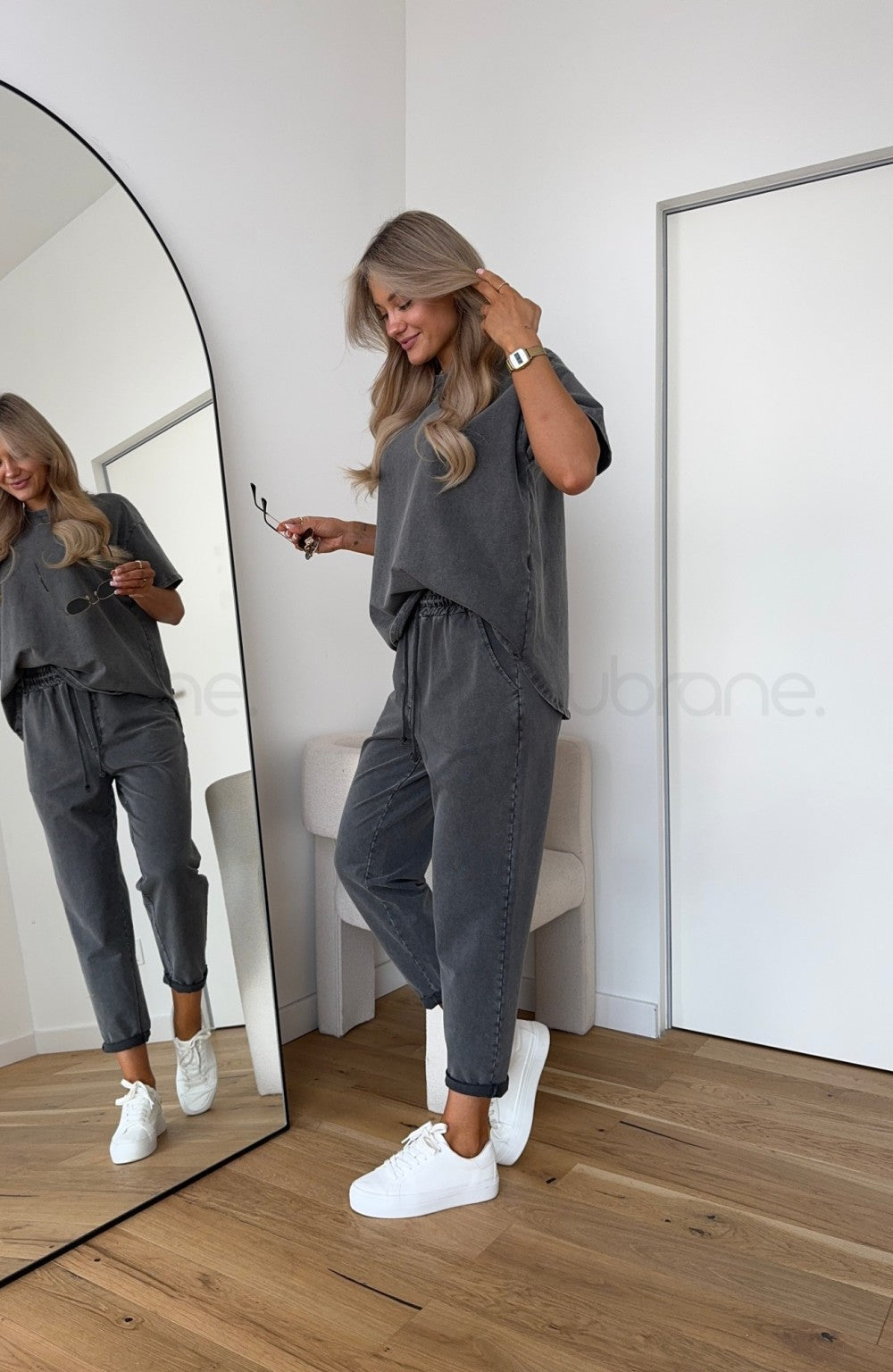 Women's washed two-piece set: relaxed short-sleeve tee and drawstring shorts