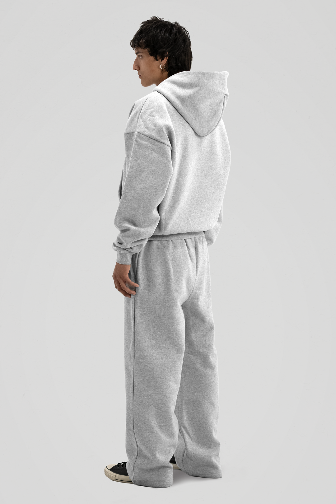 Men's gray zip-up hoodie with hood, long sleeves and front kangaroo pocket