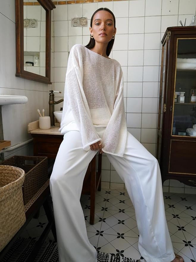 Women's oversized knit pullover with wide sleeves