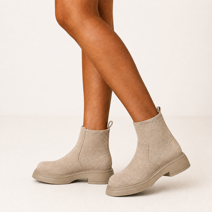 Women's panelled ankle boots with round toe and low heel