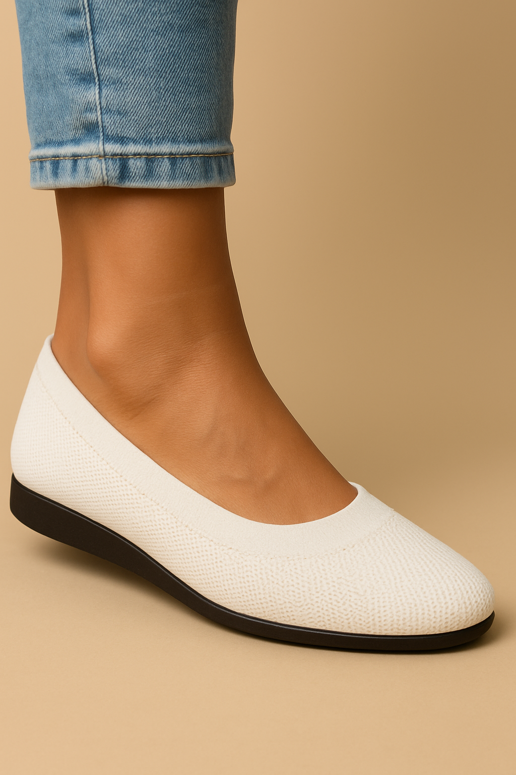 Women's knitted ballet flat with round toe and low wedge sole