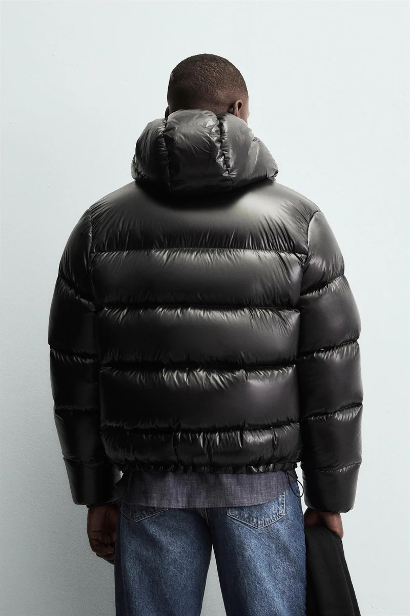 Men's quilted hooded puffer jacket with long sleeves and front pockets