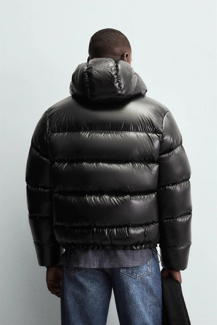 Men's quilted hooded puffer jacket with long sleeves and front pockets