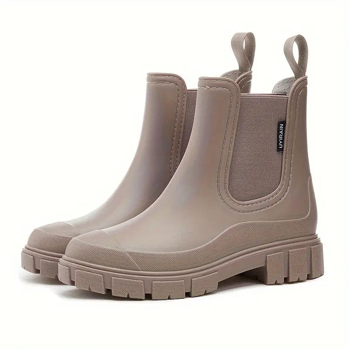 Women's slip-on Chelsea boots with elastic sides and lug soles
