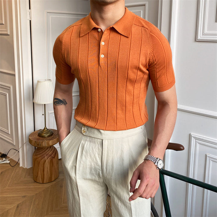 Men's knitted polo shirt with vertical pleated texture and short sleeves