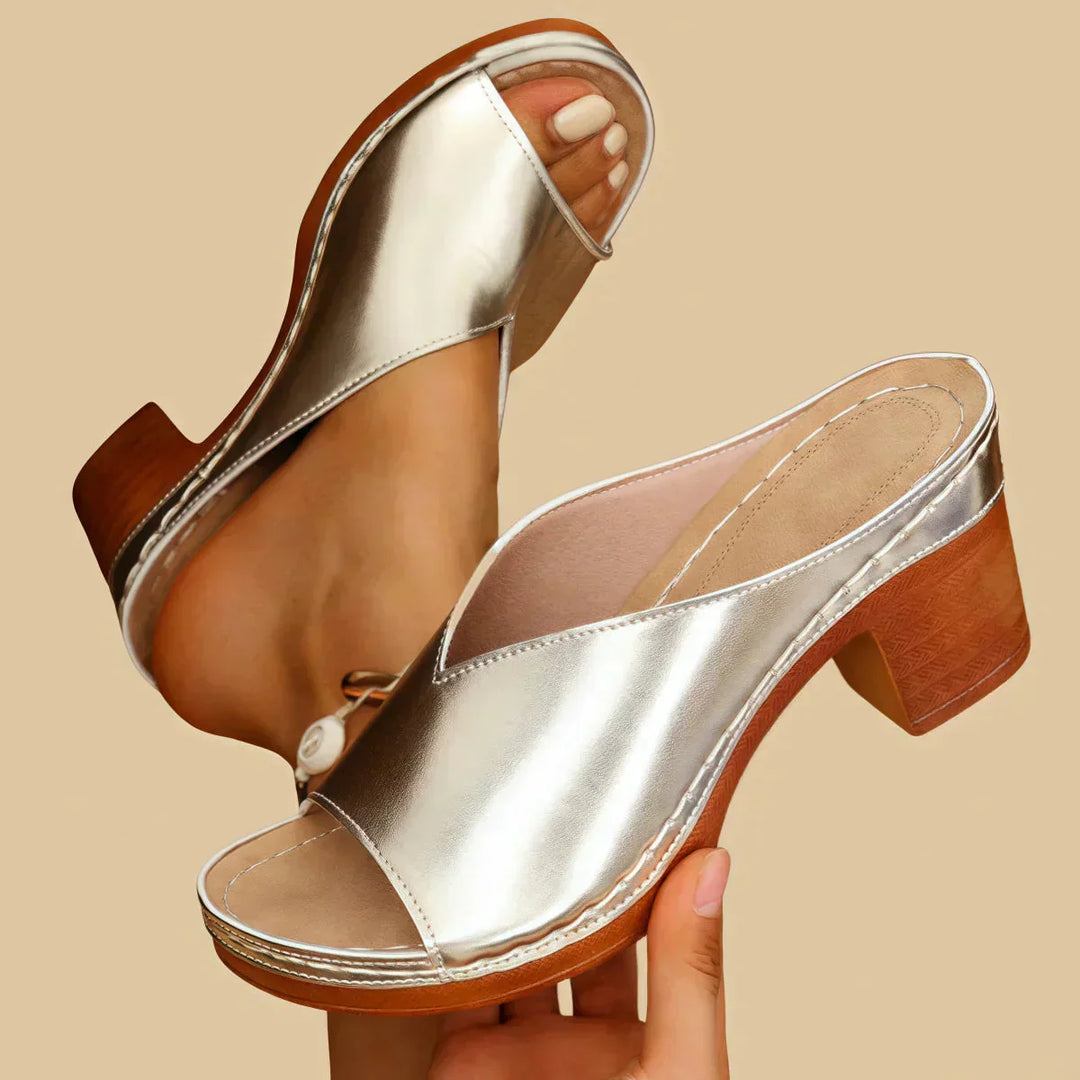 Sandals with Thick Heels in Gold | Bellmere