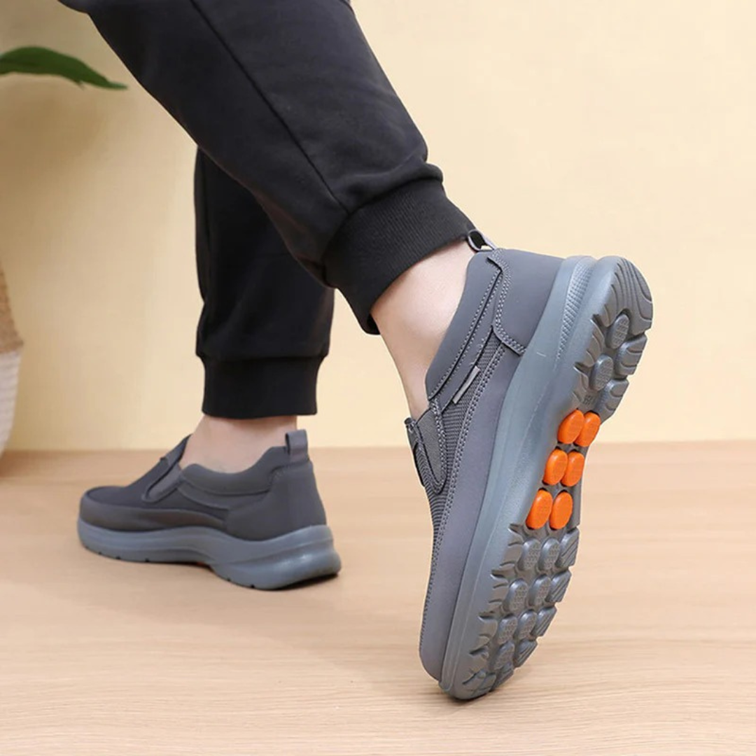 Unisex low-top slip-on sneakers with round toes and raised soles