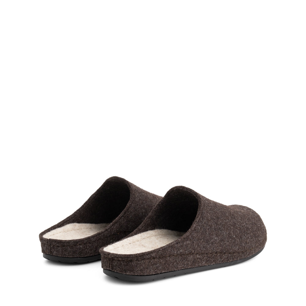 Unisex brown closed-toe house slippers with flat soles