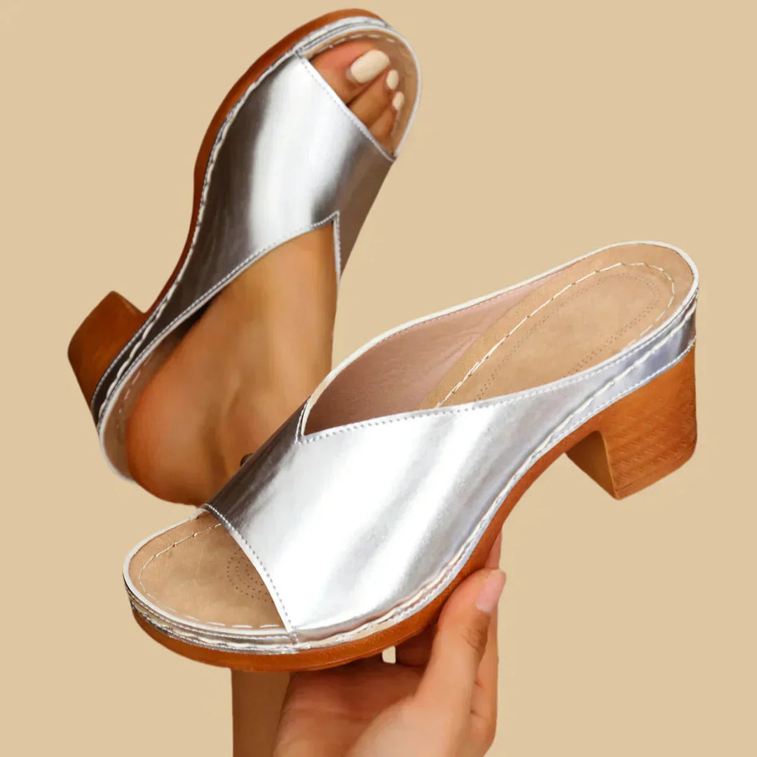 Sandals with Thick Heels in Gold - View 2 | Bellmere