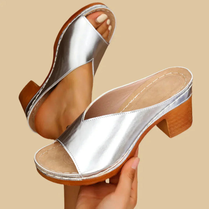 Sandals with Thick Heels in Gold - View 2 | Bellmere