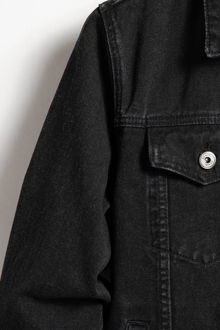 Men's black classic fit denim jacket with button front, flap chest pockets and long sleeves