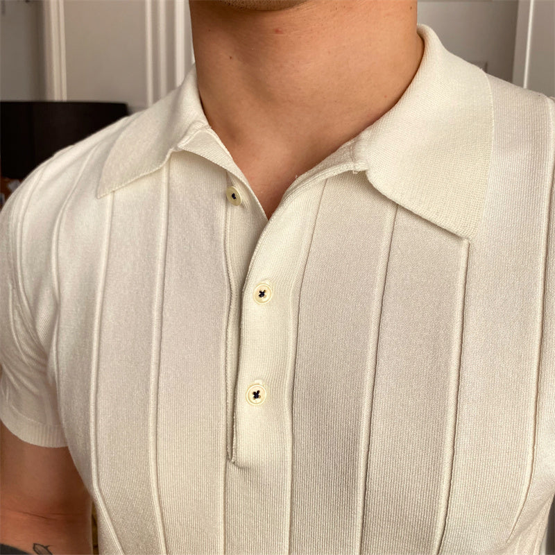 Men's knitted polo shirt with vertical pleated texture and short sleeves