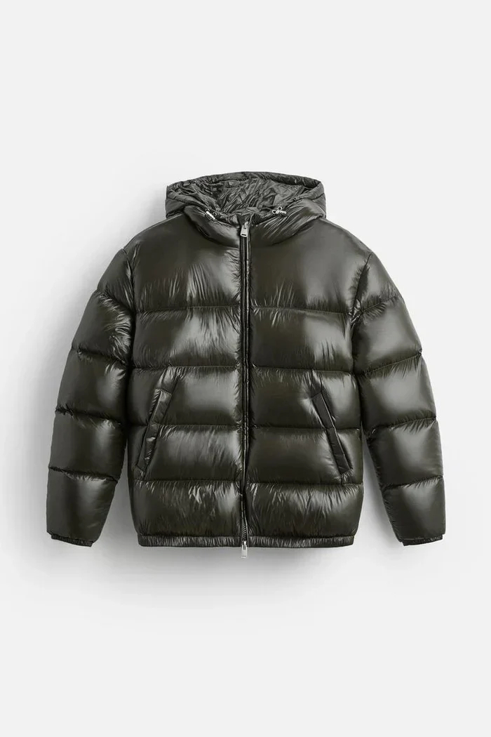 Men's quilted hooded puffer jacket with long sleeves and front pockets