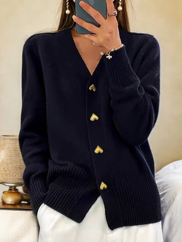 Women's V-neck cardigan with heart-shaped buttons and ribbed hem