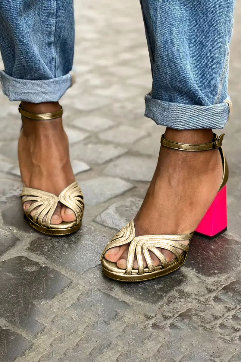 Classic Ankle Strap Sandals with Block Heel Sandaal in Gold - View 2 | Bellmere