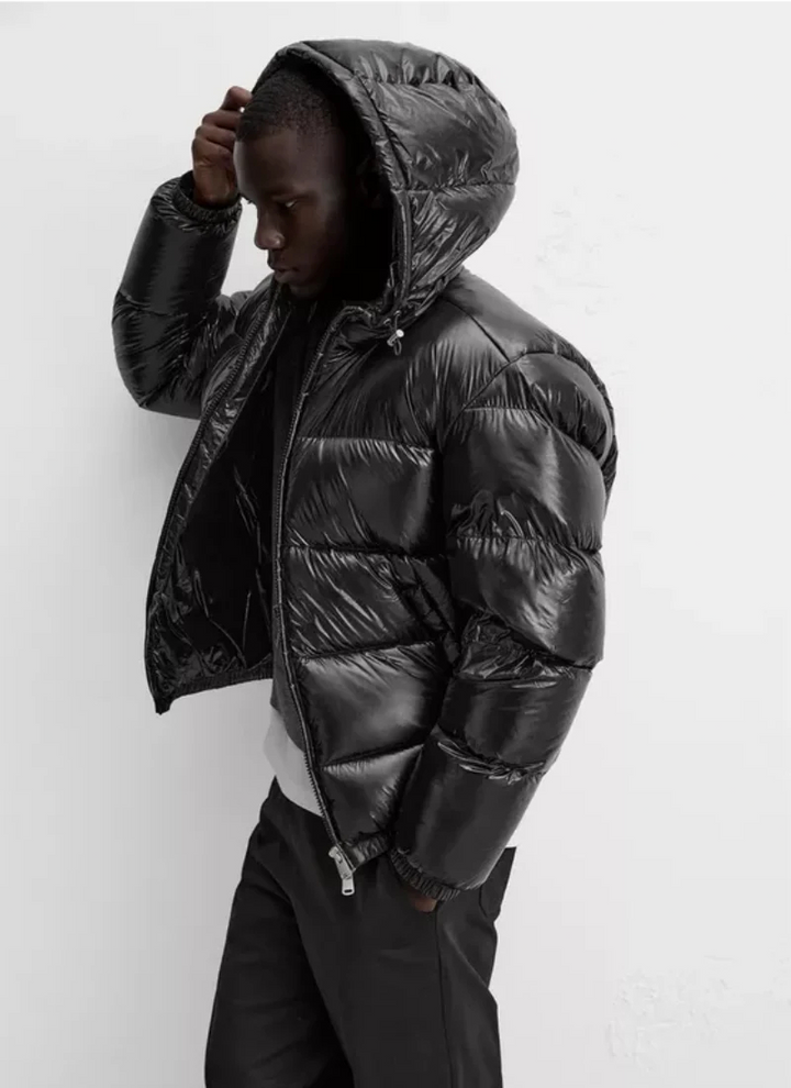 Men's quilted hooded puffer jacket with long sleeves and front pockets