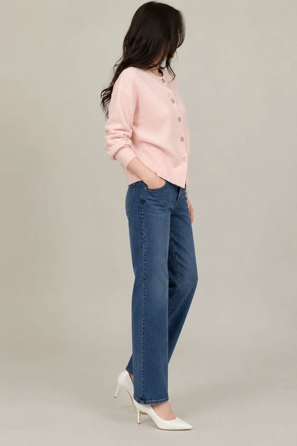 Women's short button-front cardigan with long sleeves and ribbed trims