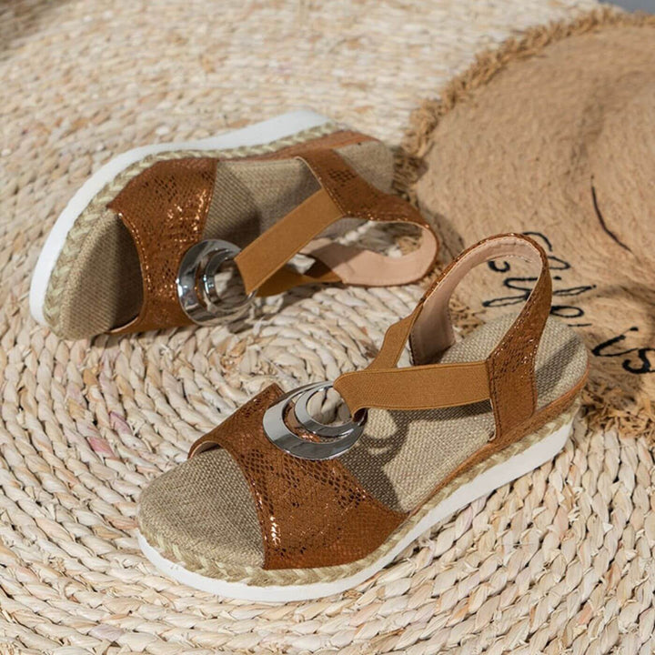 Sandals with Ergonomic Sole in Gold - View 8 | Bellmere