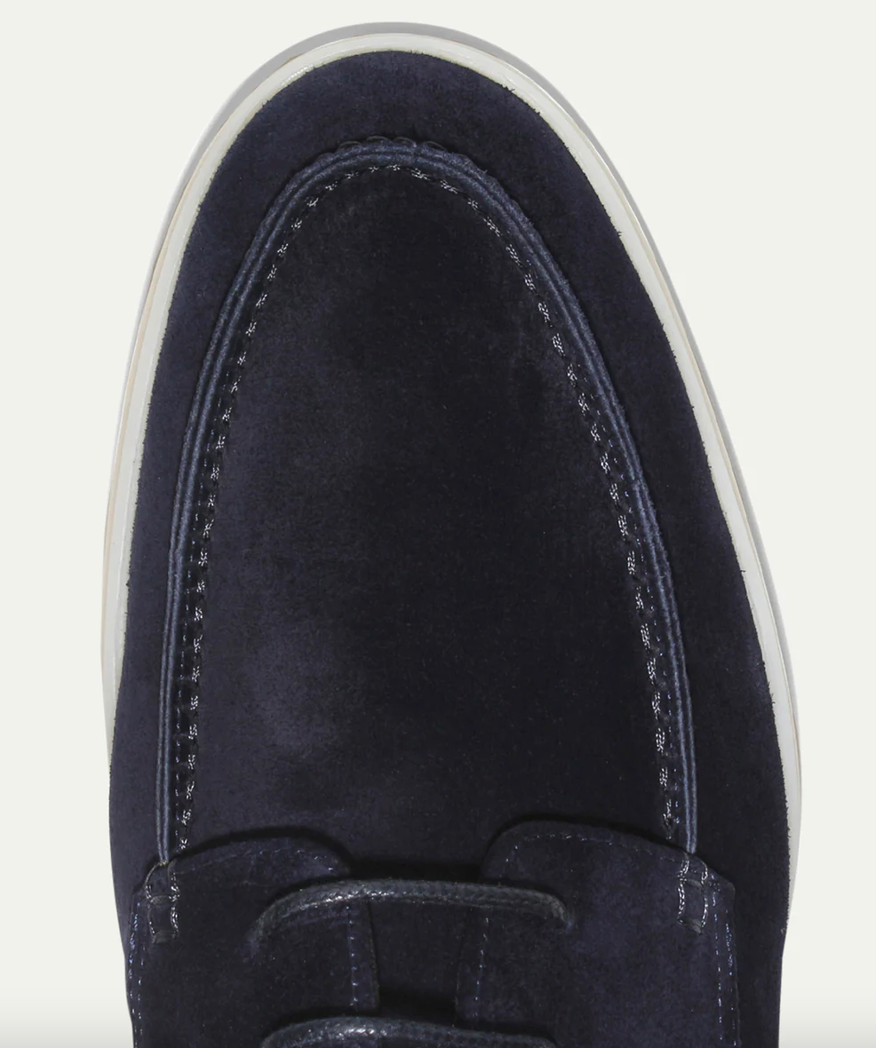 Men's lace-up boat shoes with moc toe stitching and flat sole