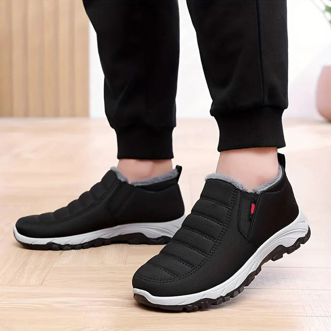 Men's ankle boots with padded upper, fur-look lining and lugged sole