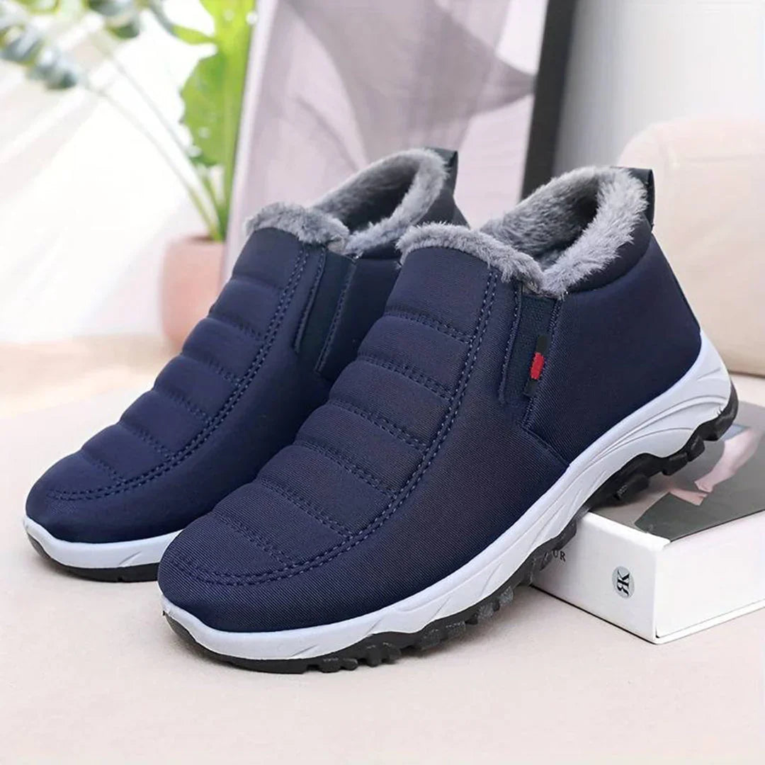 Men's ankle boots with padded upper, fur-look lining and lugged sole