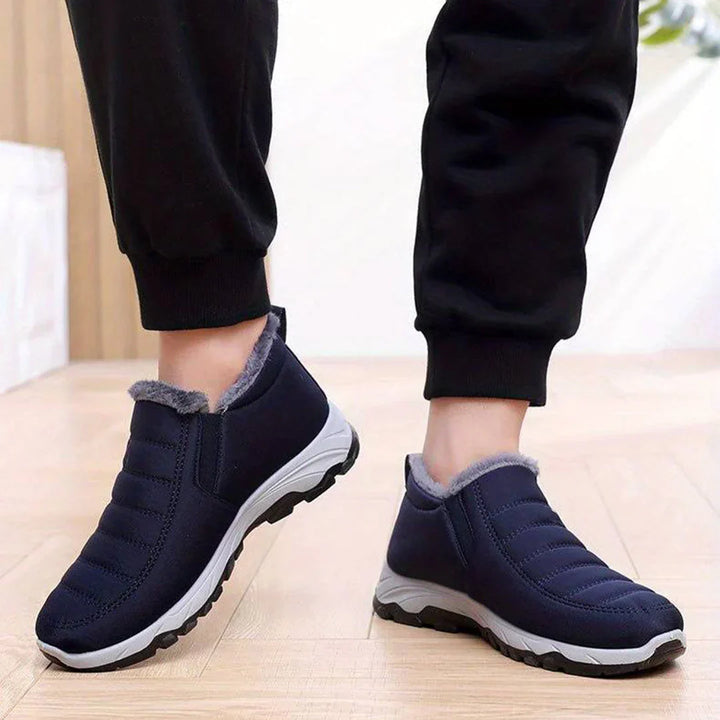 Men's ankle boots with padded upper, fur-look lining and lugged sole