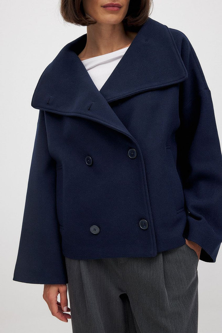 Women's cropped double-breasted coat with oversized collar and long sleeves
