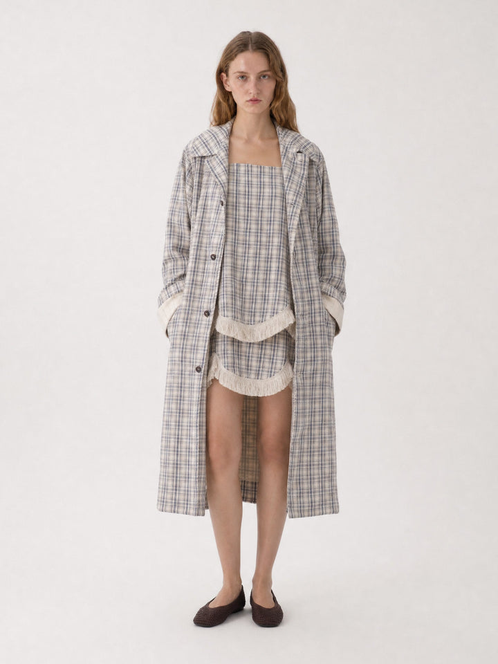 Women's light checked trench coat with long sleeves and button front