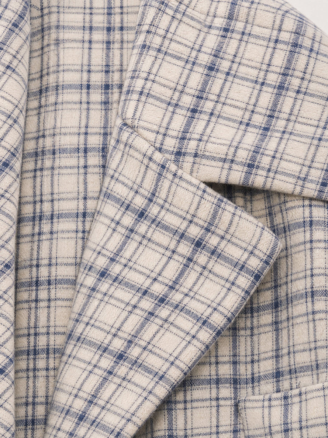 Women's light checked trench coat with long sleeves and button front