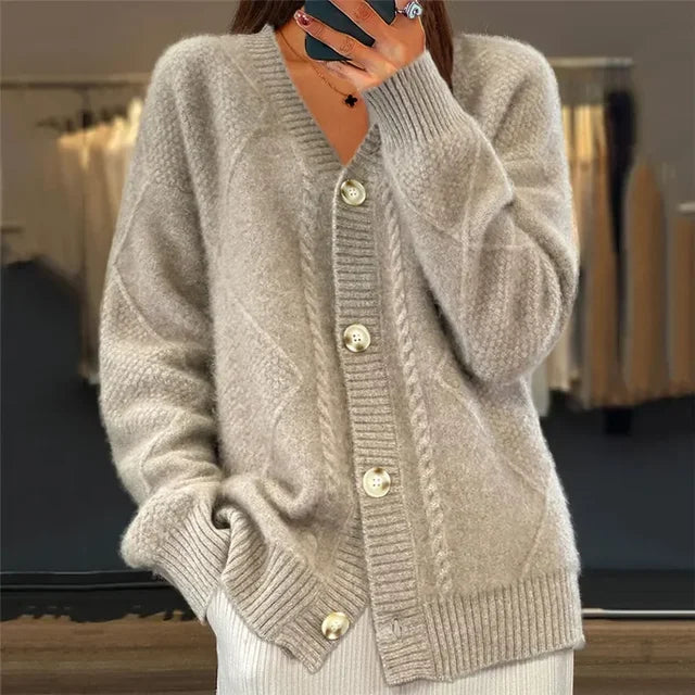 Women's cable knit cardigan with V-neck, buttons and front pockets