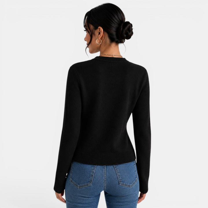 Women's fitted round-neck button cardigan with front patch pockets