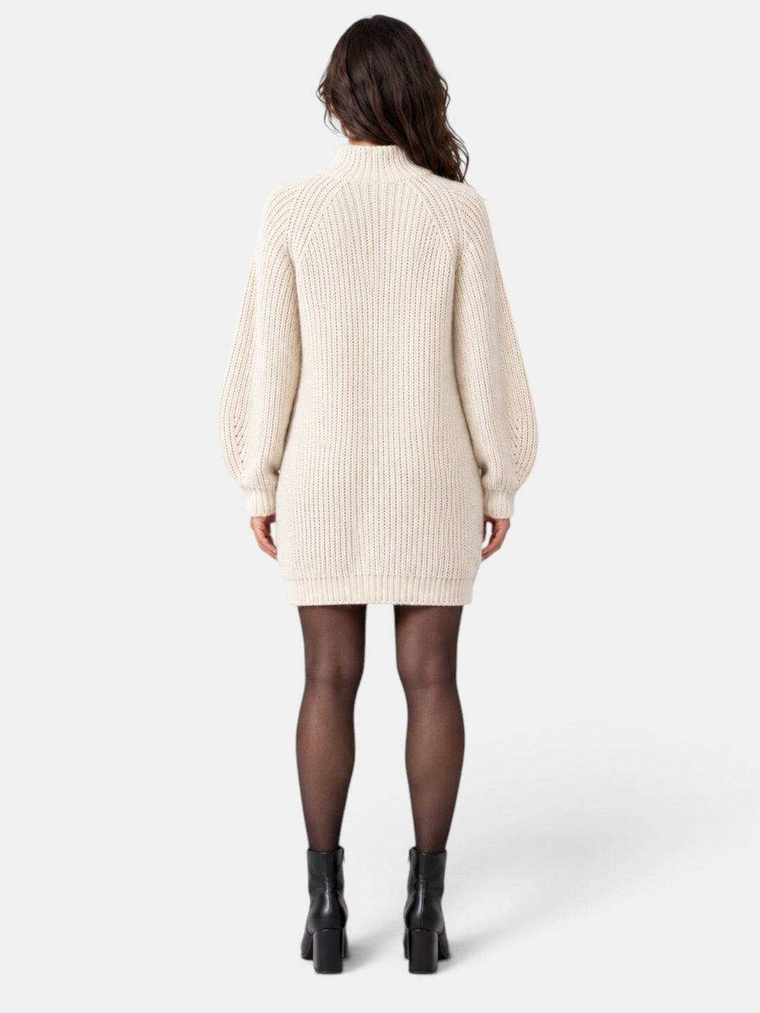 Women's oversized ribbed turtleneck sweater with long sleeves