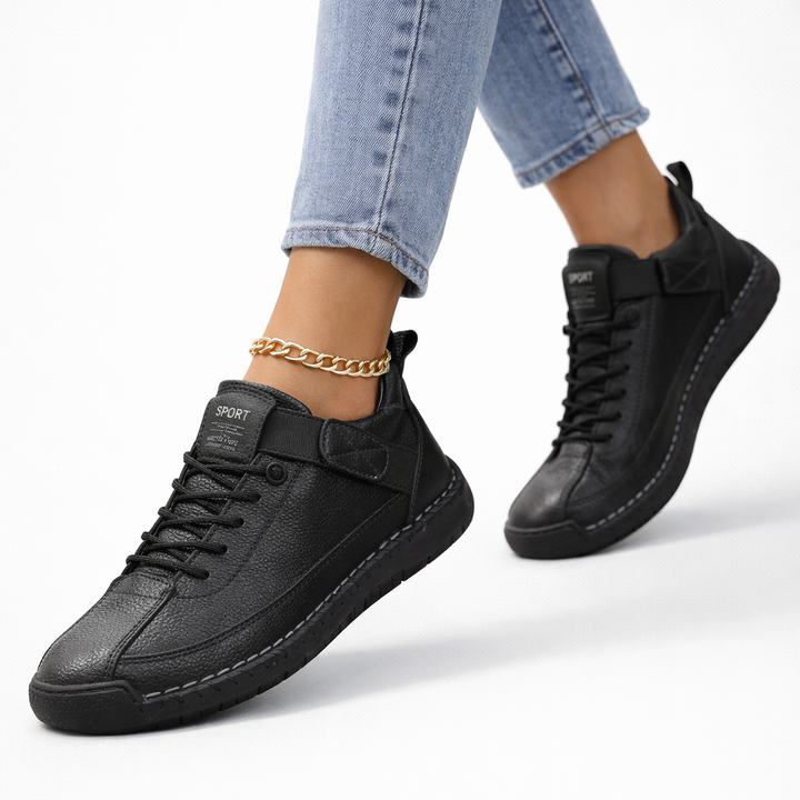 Women's lace-up low-top sneakers with round toe and flat sole
