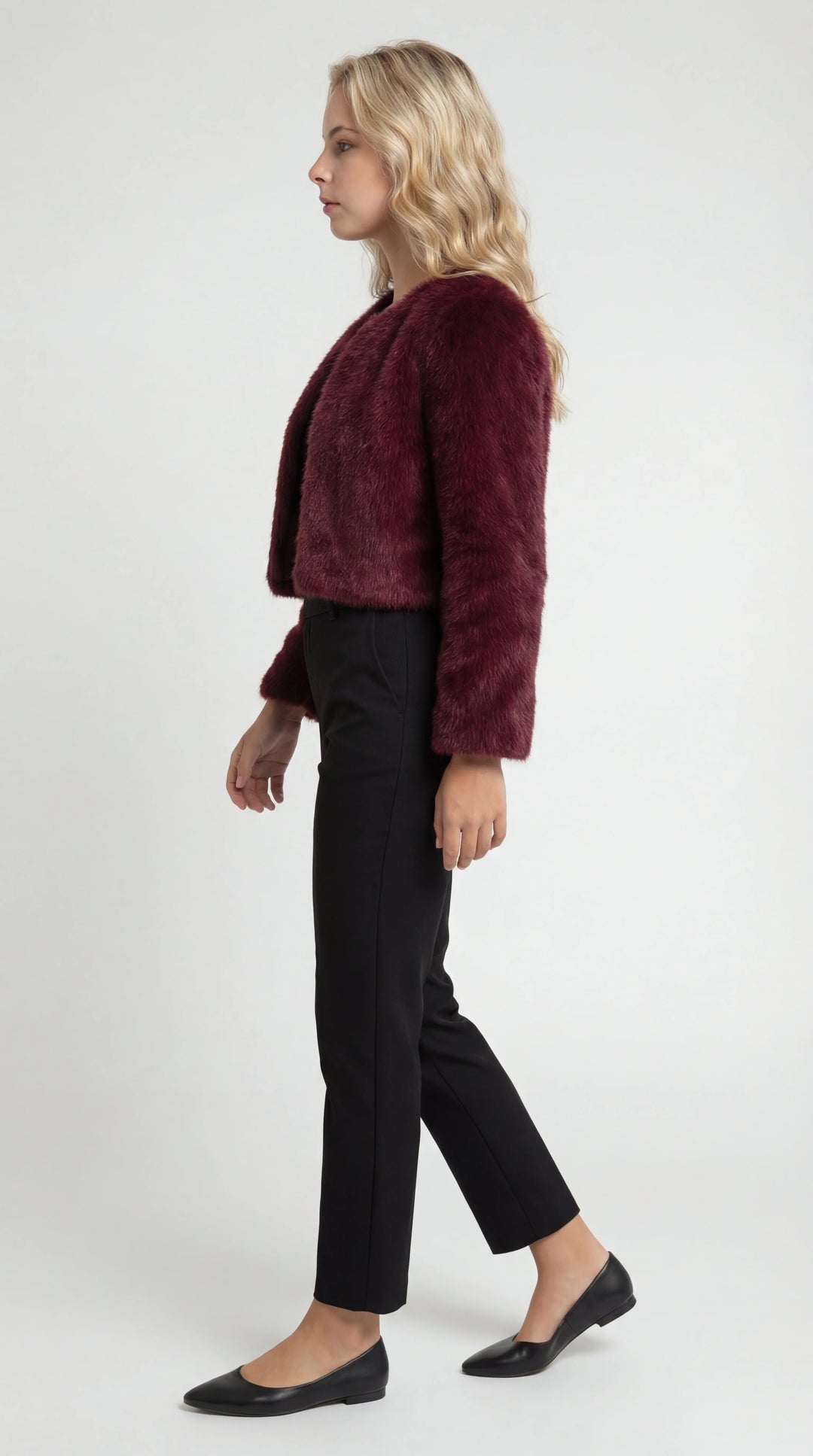 Women's cropped faux fur jacket with round neckline and long sleeves