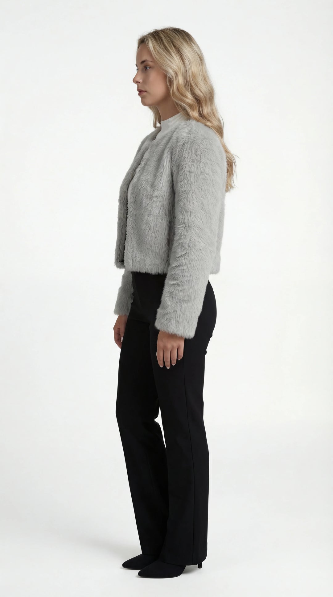 Women's cropped faux fur jacket with round neckline and long sleeves
