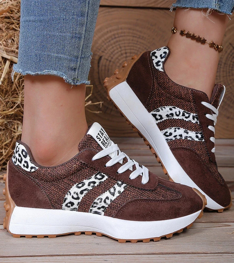 Women's low-top lace-up sneakers with contrast side stripes and raised sole