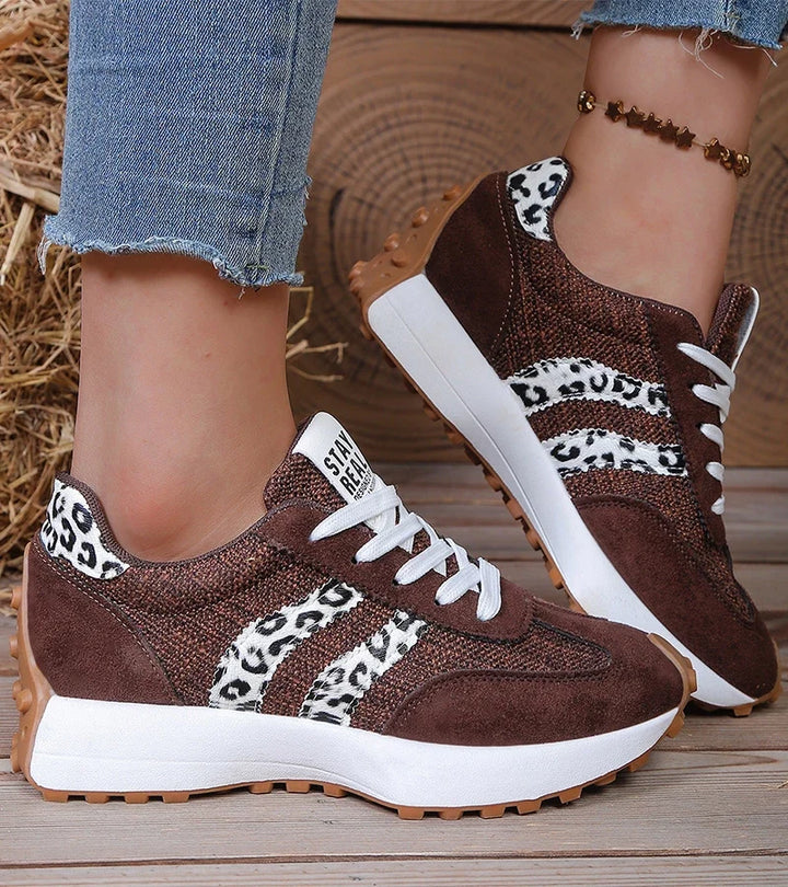 Women's low-top lace-up sneakers with contrast side stripes and raised sole