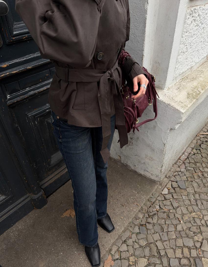 Women's belted double-breasted trench coat with high collar and long sleeves