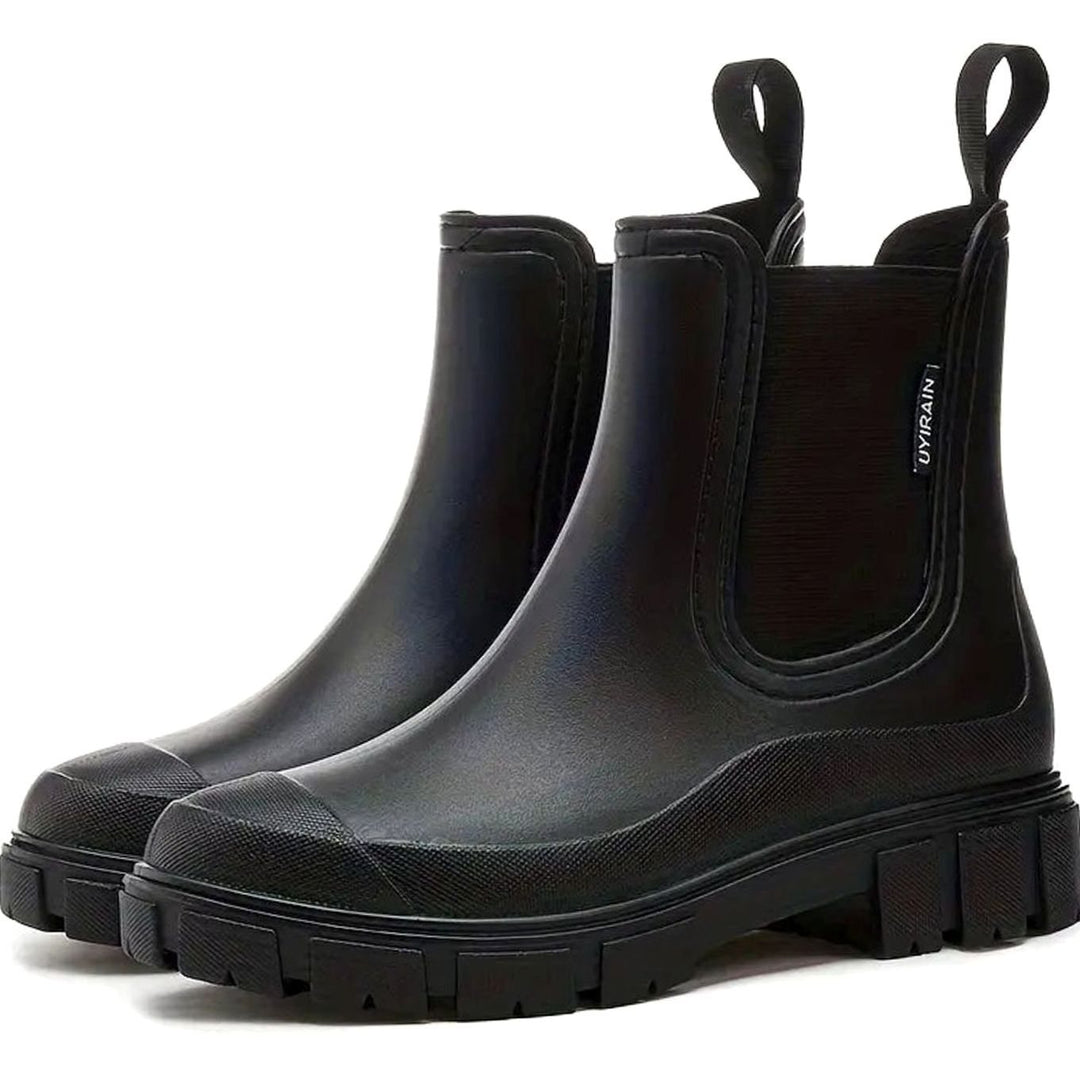 Women's Chelsea ankle boots with elastic side panels, pull tabs and chunky lug soles
